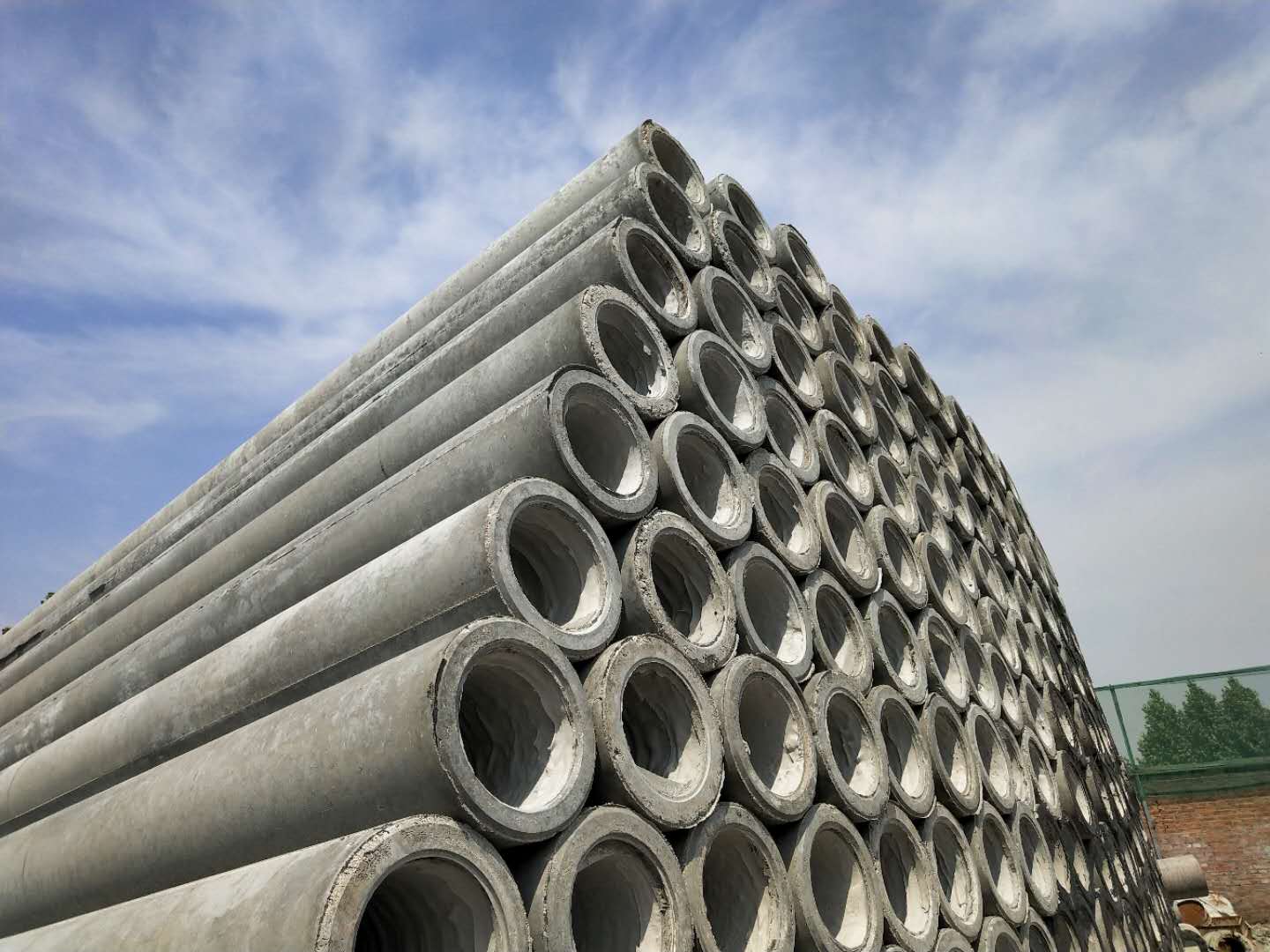 水泥電線桿出廠價(jià)解答10米、8米的電線桿地錨一般埋深多少